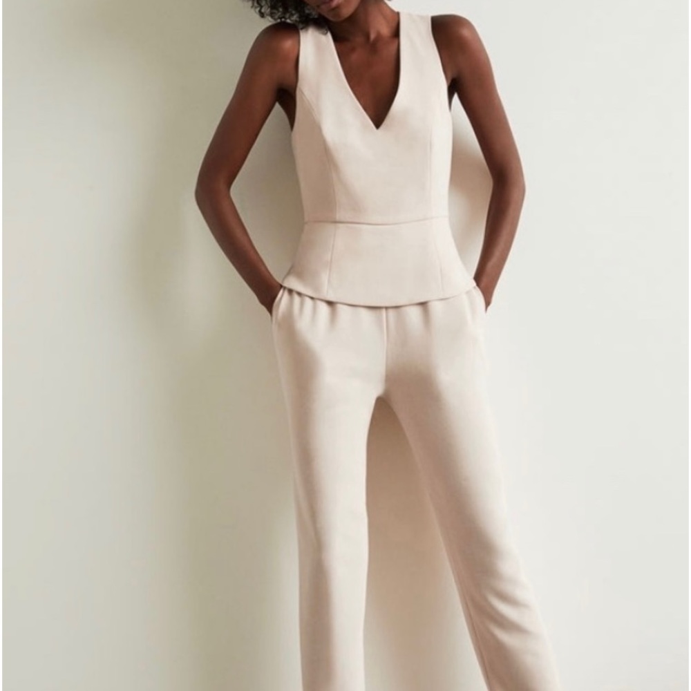 Beautiful jumpsuit with pockets!
